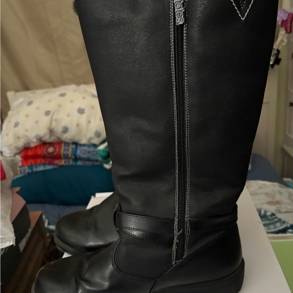 Women's Black Knee-High Boots - Picture 2 of 6